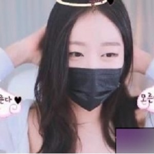 韩国可爱女主播（Naimi奶咪）妩媚动人，娇俏脸蛋腼腆害羞【705MB】